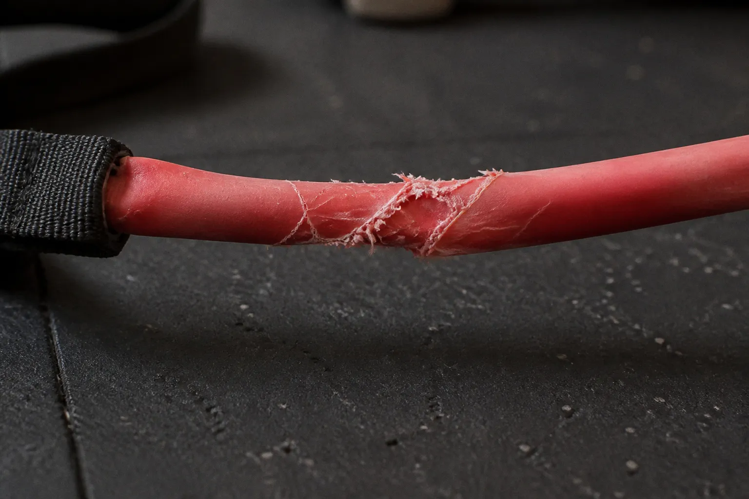 Frayed resistance bands: when is it safe to use them?