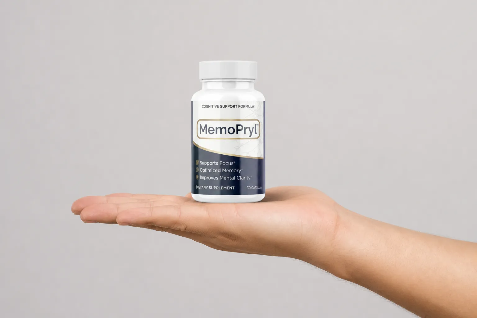 MemoPryl — the package held in a hand